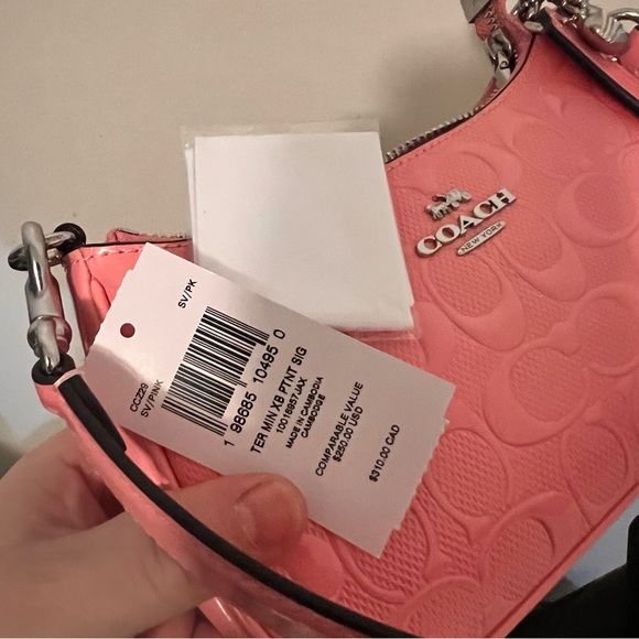 NWT Coach! Teri Mini Crossbody Bag
In Signature Leather With Heart Charm 🌸 - Picture 9 of 9